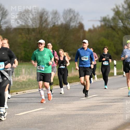 12.04.2026 - 45. Internationalen Wilhelmsburger Insellauf Dr. Thomas Lammeyer http://msf.ph/oto/9435894 12.04.2026 09:26:00 Laufen 2597, 4070, 5792, 3707, 3077 meine-sportfotos.de