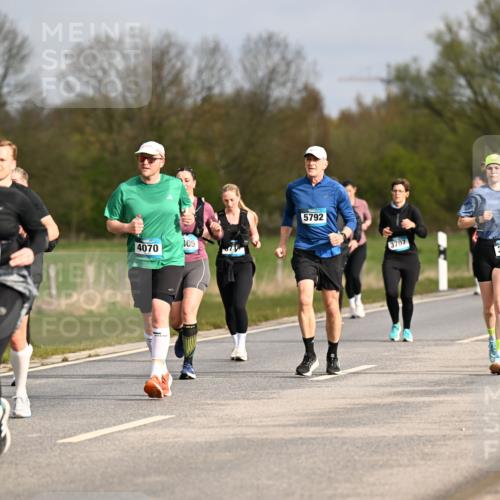 12.04.2026 - 45. Internationalen Wilhelmsburger Insellauf Dr. Thomas Lammeyer http://msf.ph/oto/9435895 12.04.2026 09:26:01 Laufen 4070, 2597, 105, 5792, 3707, 3077 meine-sportfotos.de