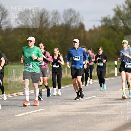 12.04.2026 - 45. Internationalen Wilhelmsburger Insellauf Dr. Thomas Lammeyer http://msf.ph/oto/9435897 12.04.2026 09:26:01 Laufen 2597, 4070, 3405, 5792, 3707, 3077 meine-sportfotos.de