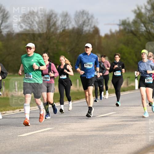 12.04.2026 - 45. Internationalen Wilhelmsburger Insellauf Dr. Thomas Lammeyer http://msf.ph/oto/9435898 12.04.2026 09:26:01 Laufen 4070, 3717, 3405, 597, 5792, 3707, 3077 meine-sportfotos.de