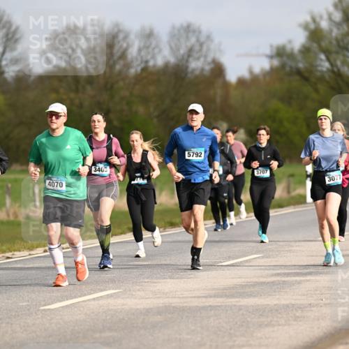 12.04.2026 - 45. Internationalen Wilhelmsburger Insellauf Dr. Thomas Lammeyer http://msf.ph/oto/9435899 12.04.2026 09:26:01 Laufen 4070, 2597, 3405, 5792, 3707, 3077 meine-sportfotos.de