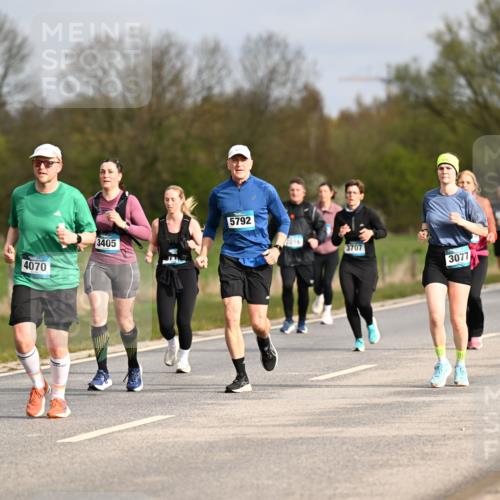 12.04.2026 - 45. Internationalen Wilhelmsburger Insellauf Dr. Thomas Lammeyer http://msf.ph/oto/9435902 12.04.2026 09:26:02 Laufen 4070, 3405, 5792, 3707, 3077 meine-sportfotos.de