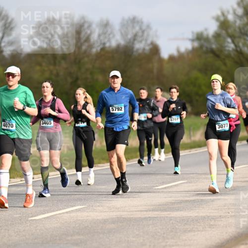 12.04.2026 - 45. Internationalen Wilhelmsburger Insellauf Dr. Thomas Lammeyer http://msf.ph/oto/9435903 12.04.2026 09:26:02 Laufen 4070, 11, 3405, 5792, 3707, 3077 meine-sportfotos.de