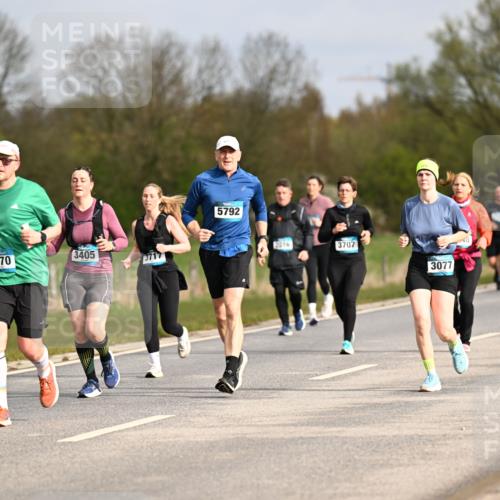 12.04.2026 - 45. Internationalen Wilhelmsburger Insellauf Dr. Thomas Lammeyer http://msf.ph/oto/9435904 12.04.2026 09:26:02 Laufen 2811, 4070, 3405, 3717, 5792, 3707, 3077, 8 meine-sportfotos.de