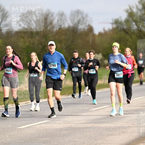 12.04.2026 - 45. Internationalen Wilhelmsburger Insellauf Dr. Thomas Lammeyer http://msf.ph/oto/9435908 12.04.2026 09:26:02 Laufen 4070, 5792, 3405, 2016, 3707, 3077, 048 meine-sportfotos.de