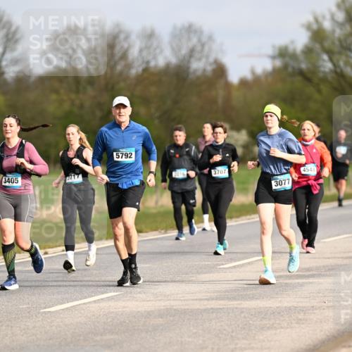 12.04.2026 - 45. Internationalen Wilhelmsburger Insellauf Dr. Thomas Lammeyer http://msf.ph/oto/9435909 12.04.2026 09:26:02 Laufen 5792, 4070, 3405, 2016, 3707, 3077, 4548 meine-sportfotos.de
