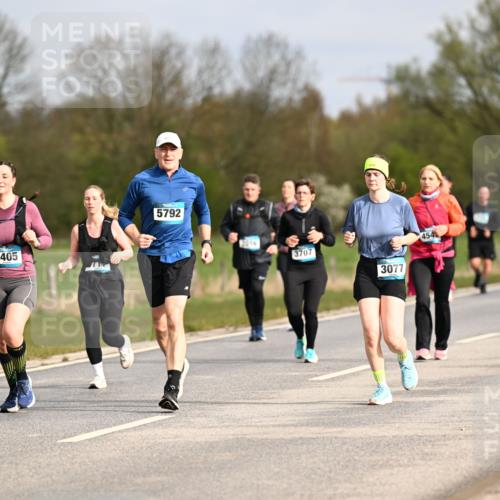 12.04.2026 - 45. Internationalen Wilhelmsburger Insellauf Dr. Thomas Lammeyer http://msf.ph/oto/9435910 12.04.2026 09:26:03 Laufen 3405, 4070, 5792, 2016, 3707, 3077, 454 meine-sportfotos.de