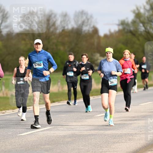 12.04.2026 - 45. Internationalen Wilhelmsburger Insellauf Dr. Thomas Lammeyer http://msf.ph/oto/9435913 12.04.2026 09:26:03 Laufen 3405, 5792, 3707, 3077, 041 meine-sportfotos.de