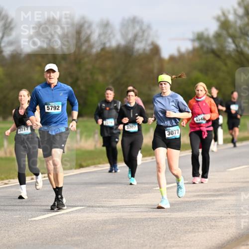 12.04.2026 - 45. Internationalen Wilhelmsburger Insellauf Dr. Thomas Lammeyer http://msf.ph/oto/9435915 12.04.2026 09:26:03 Laufen 3405, 3717, 5792, 3707, 3077, 4548 meine-sportfotos.de