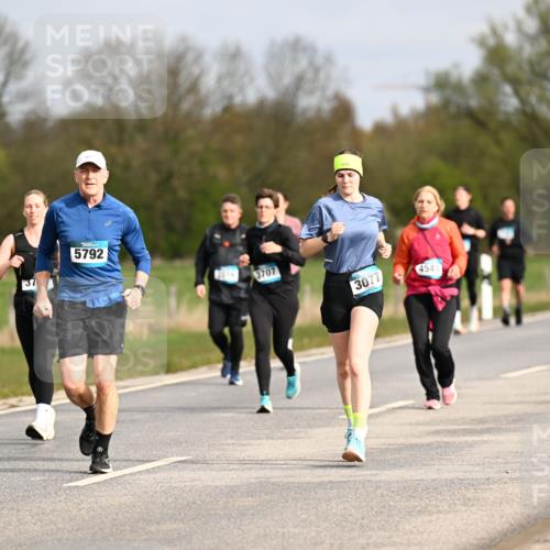 12.04.2026 - 45. Internationalen Wilhelmsburger Insellauf Dr. Thomas Lammeyer http://msf.ph/oto/9435917 12.04.2026 09:26:04 Laufen 3405, 37, 5792, 3707, 3077, 4548 meine-sportfotos.de