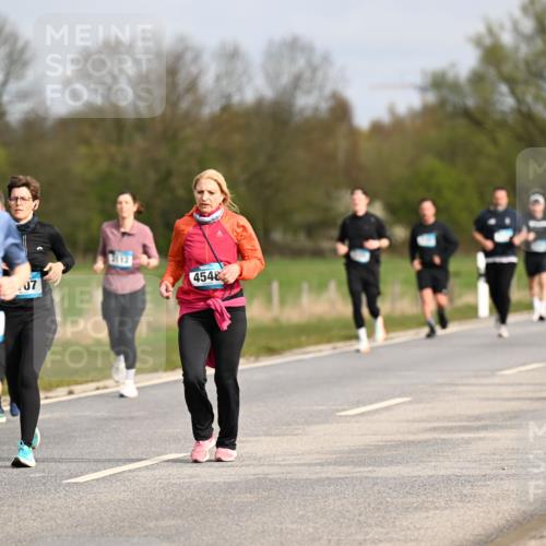 12.04.2026 - 45. Internationalen Wilhelmsburger Insellauf Dr. Thomas Lammeyer http://msf.ph/oto/9435927 12.04.2026 09:26:07 Laufen 3077, 07, 2113, 4548 meine-sportfotos.de