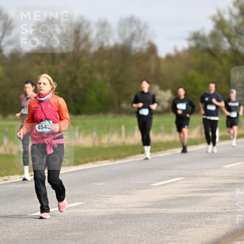 12.04.2026 - 45. Internationalen Wilhelmsburger Insellauf Dr. Thomas Lammeyer http://msf.ph/oto/9435934 12.04.2026 09:26:08 Laufen 3707, 4548 meine-sportfotos.de