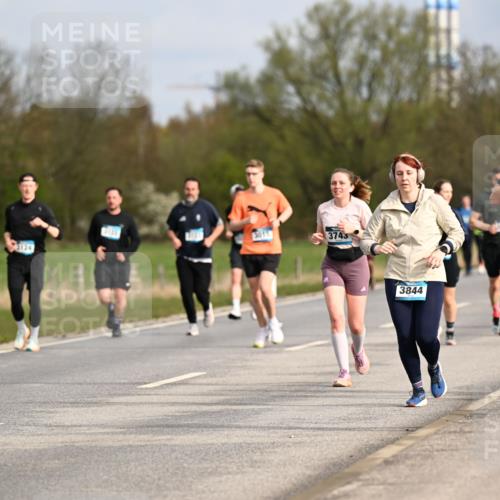 12.04.2026 - 45. Internationalen Wilhelmsburger Insellauf Dr. Thomas Lammeyer http://msf.ph/oto/9435946 12.04.2026 09:26:10 Laufen 3124, 3743, 3844, 3343 meine-sportfotos.de