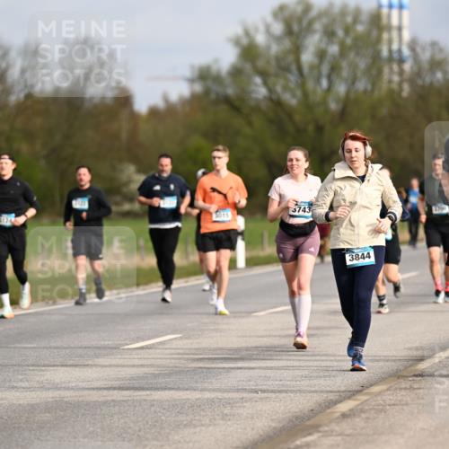 12.04.2026 - 45. Internationalen Wilhelmsburger Insellauf Dr. Thomas Lammeyer http://msf.ph/oto/9435948 12.04.2026 09:26:10 Laufen 3015, 3743, 3844, 3343 meine-sportfotos.de
