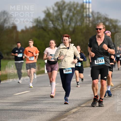 12.04.2026 - 45. Internationalen Wilhelmsburger Insellauf Dr. Thomas Lammeyer http://msf.ph/oto/9435950 12.04.2026 09:26:11 Laufen 3124, 3844, 3343, 2422, 416 meine-sportfotos.de