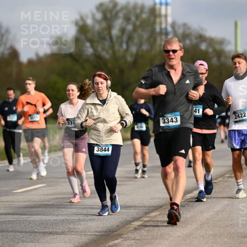 12.04.2026 - 45. Internationalen Wilhelmsburger Insellauf Dr. Thomas Lammeyer http://msf.ph/oto/9435952 12.04.2026 09:26:12 Laufen 3015, 374, 3844, 40480, 3343, 41, 2422 meine-sportfotos.de