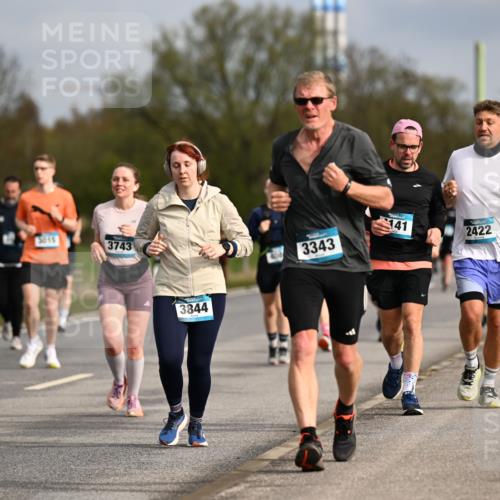 12.04.2026 - 45. Internationalen Wilhelmsburger Insellauf Dr. Thomas Lammeyer http://msf.ph/oto/9435955 12.04.2026 09:26:12 Laufen 3015, 3743, 3844, 3343, 2422 meine-sportfotos.de