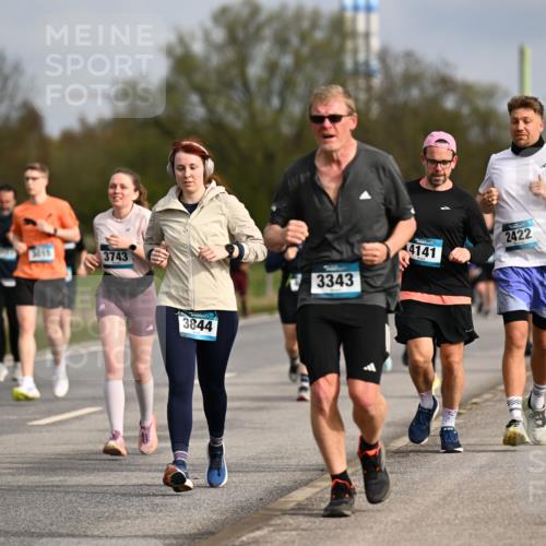 12.04.2026 - 45. Internationalen Wilhelmsburger Insellauf Dr. Thomas Lammeyer http://msf.ph/oto/9435956 12.04.2026 09:26:12 Laufen 3015, 3743, 3844, 3343, 4141, 2422 meine-sportfotos.de