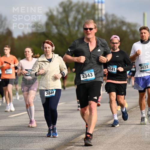 12.04.2026 - 45. Internationalen Wilhelmsburger Insellauf Dr. Thomas Lammeyer http://msf.ph/oto/9435958 12.04.2026 09:26:12 Laufen 3015, 3844, 3343, 4141, 2422 meine-sportfotos.de