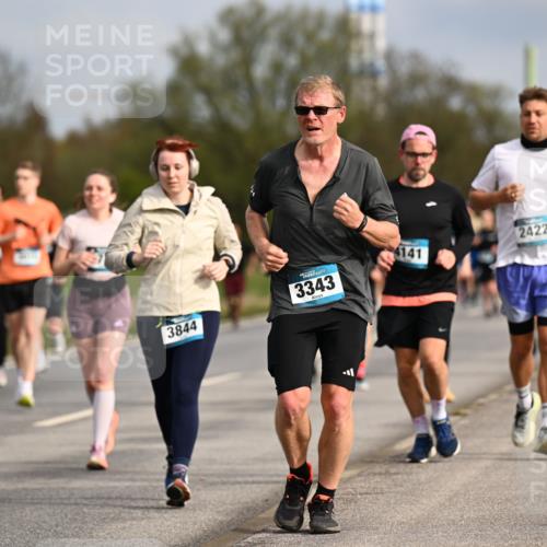 12.04.2026 - 45. Internationalen Wilhelmsburger Insellauf Dr. Thomas Lammeyer http://msf.ph/oto/9435959 12.04.2026 09:26:13 Laufen 3844, 3343, 4141, 2422 meine-sportfotos.de