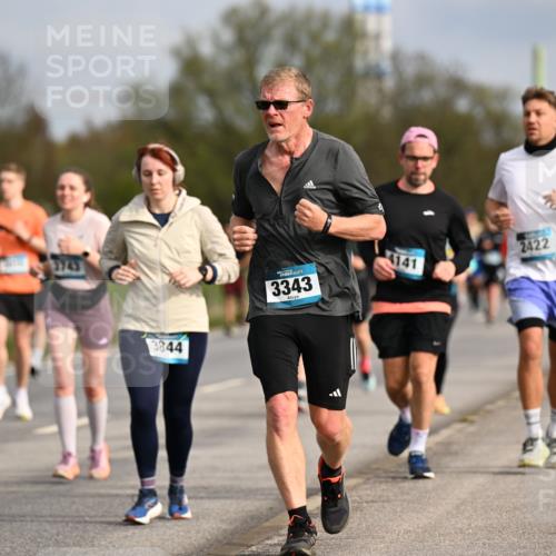 12.04.2026 - 45. Internationalen Wilhelmsburger Insellauf Dr. Thomas Lammeyer http://msf.ph/oto/9435961 12.04.2026 09:26:13 Laufen 3743, 3844, 3343, 4141, 2422 meine-sportfotos.de