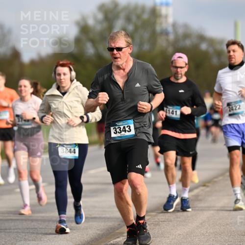 12.04.2026 - 45. Internationalen Wilhelmsburger Insellauf Dr. Thomas Lammeyer http://msf.ph/oto/9435962 12.04.2026 09:26:13 Laufen 3844, 3343, 4141, 2422 meine-sportfotos.de