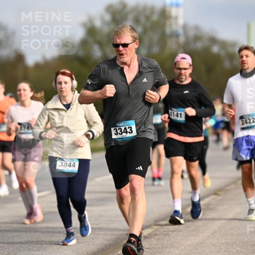 12.04.2026 - 45. Internationalen Wilhelmsburger Insellauf Dr. Thomas Lammeyer http://msf.ph/oto/9435963 12.04.2026 09:26:13 Laufen 3844, 3343, 141, 2422 meine-sportfotos.de