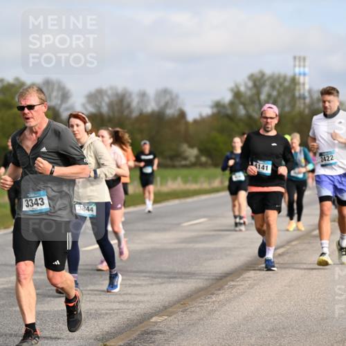 12.04.2026 - 45. Internationalen Wilhelmsburger Insellauf Dr. Thomas Lammeyer http://msf.ph/oto/9435969 12.04.2026 09:26:15 Laufen 3343, 3844, 4141, 2422 meine-sportfotos.de