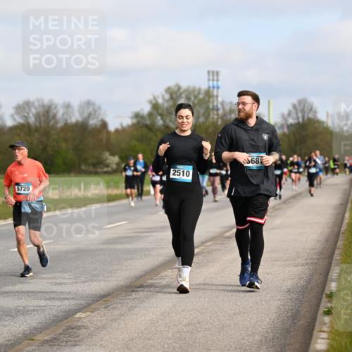 12.04.2026 - 45. Internationalen Wilhelmsburger Insellauf Dr. Thomas Lammeyer http://msf.ph/oto/9436010 12.04.2026 09:26:24 Laufen 5720, 2510, 681 meine-sportfotos.de