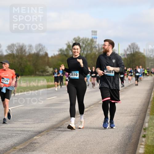 12.04.2026 - 45. Internationalen Wilhelmsburger Insellauf Dr. Thomas Lammeyer http://msf.ph/oto/9436012 12.04.2026 09:26:24 Laufen 5720, 2510, 3681 meine-sportfotos.de