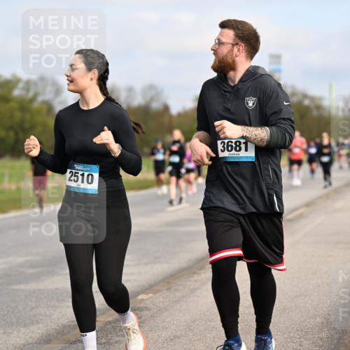 12.04.2026 - 45. Internationalen Wilhelmsburger Insellauf Dr. Thomas Lammeyer http://msf.ph/oto/9436028 12.04.2026 09:26:26 Laufen 2510, 3681 meine-sportfotos.de