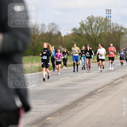 12.04.2026 - 45. Internationalen Wilhelmsburger Insellauf Dr. Thomas Lammeyer http://msf.ph/oto/9436031 12.04.2026 09:26:28 Laufen 3342, 4258, 2495, 4326, 2513, 5700, 3295, 3333 meine-sportfotos.de