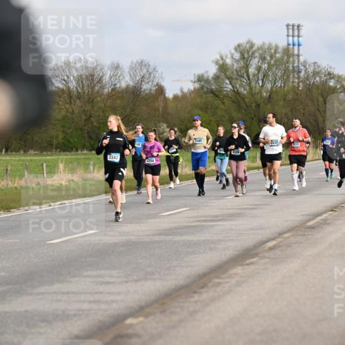 12.04.2026 - 45. Internationalen Wilhelmsburger Insellauf Dr. Thomas Lammeyer http://msf.ph/oto/9436033 12.04.2026 09:26:28 Laufen 3342, 4258, 2495, 537, 2513, 4326, 5700, 3333, 16 meine-sportfotos.de