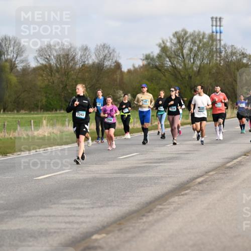 12.04.2026 - 45. Internationalen Wilhelmsburger Insellauf Dr. Thomas Lammeyer http://msf.ph/oto/9436034 12.04.2026 09:26:28 Laufen 3342, 4258, 2495, 2513, 5842, 4326, 5537, 3295, 33336 meine-sportfotos.de