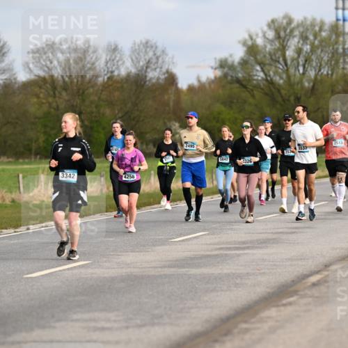 12.04.2026 - 45. Internationalen Wilhelmsburger Insellauf Dr. Thomas Lammeyer http://msf.ph/oto/9436038 12.04.2026 09:26:29 Laufen 3342, 4258, 2513, 2495, 5537, 253, 2601, 701, 5842, 3326, 3295 meine-sportfotos.de