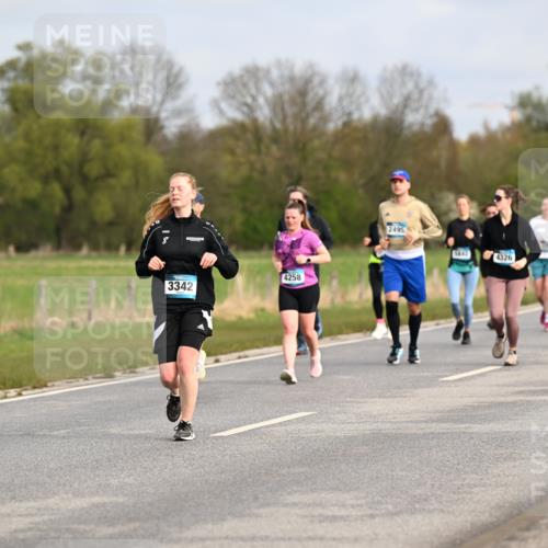12.04.2026 - 45. Internationalen Wilhelmsburger Insellauf Dr. Thomas Lammeyer http://msf.ph/oto/9436044 12.04.2026 09:26:31 Laufen 4258, 3342, 2495, 1443, 4326, 5537 meine-sportfotos.de