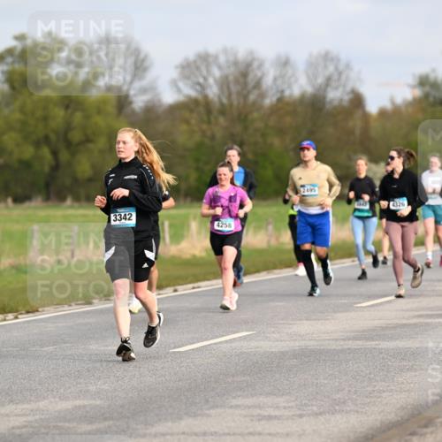 12.04.2026 - 45. Internationalen Wilhelmsburger Insellauf Dr. Thomas Lammeyer http://msf.ph/oto/9436046 12.04.2026 09:26:31 Laufen 3342, 4258, 2495, 4326, 3537 meine-sportfotos.de