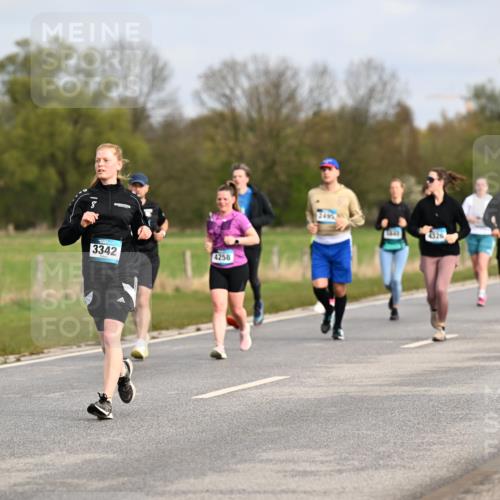 12.04.2026 - 45. Internationalen Wilhelmsburger Insellauf Dr. Thomas Lammeyer http://msf.ph/oto/9436049 12.04.2026 09:26:31 Laufen 8, 4326, 3342, 4258, 5537 meine-sportfotos.de
