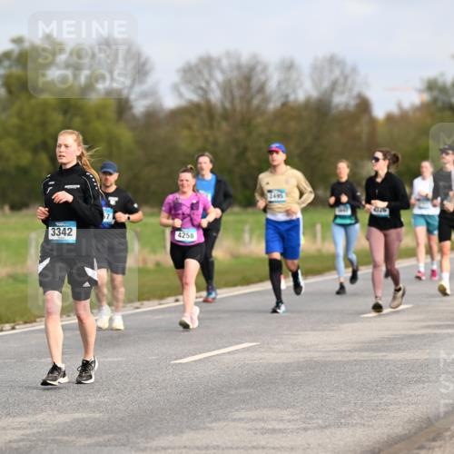 12.04.2026 - 45. Internationalen Wilhelmsburger Insellauf Dr. Thomas Lammeyer http://msf.ph/oto/9436051 12.04.2026 09:26:32 Laufen 3342, 4258, 2495, 426 meine-sportfotos.de