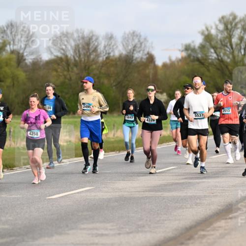 12.04.2026 - 45. Internationalen Wilhelmsburger Insellauf Dr. Thomas Lammeyer http://msf.ph/oto/9436052 12.04.2026 09:26:32 Laufen 3342, 4257, 4258, 2495, 4165, 2513, 5842, 5537, 2548, 4326, 3295, 3333 meine-sportfotos.de
