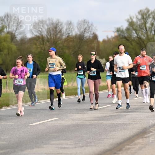 12.04.2026 - 45. Internationalen Wilhelmsburger Insellauf Dr. Thomas Lammeyer http://msf.ph/oto/9436053 12.04.2026 09:26:32 Laufen 3342, 4257, 4258, 165, 2495, 553, 2513, 5842, 4326, 3295, 3333 meine-sportfotos.de