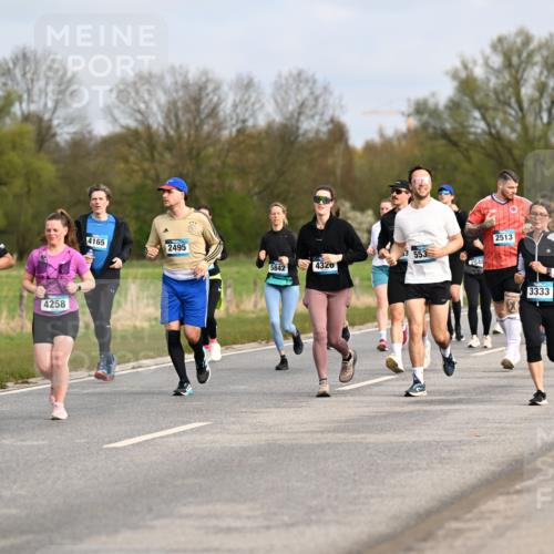 12.04.2026 - 45. Internationalen Wilhelmsburger Insellauf Dr. Thomas Lammeyer http://msf.ph/oto/9436054 12.04.2026 09:26:33 Laufen 4257, 4258, 4165, 2495, 3553, 5842, 4320, 2548, 2513, 3295, 3333 meine-sportfotos.de