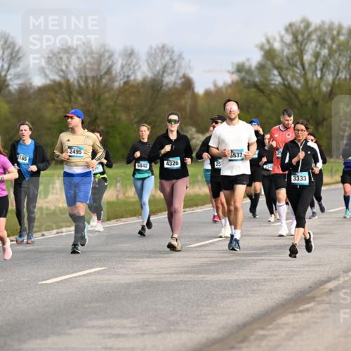 12.04.2026 - 45. Internationalen Wilhelmsburger Insellauf Dr. Thomas Lammeyer http://msf.ph/oto/9436056 12.04.2026 09:26:33 Laufen 4257, 4258, 4165, 2495, 70, 5842, 4326, 5537, 25, 3295, 5810, 3333 meine-sportfotos.de