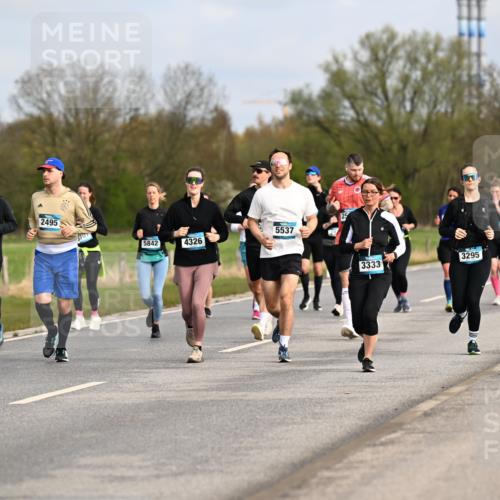 12.04.2026 - 45. Internationalen Wilhelmsburger Insellauf Dr. Thomas Lammeyer http://msf.ph/oto/9436057 12.04.2026 09:26:33 Laufen 4258, 4165, 2495, 5537, 5842, 4326, 3333, 3295, 5816 meine-sportfotos.de