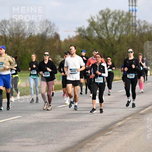 12.04.2026 - 45. Internationalen Wilhelmsburger Insellauf Dr. Thomas Lammeyer http://msf.ph/oto/9436058 12.04.2026 09:26:33 Laufen 4258, 4165, 2495, 5842, 5537, 4326, 3333, 3295, 5816 meine-sportfotos.de