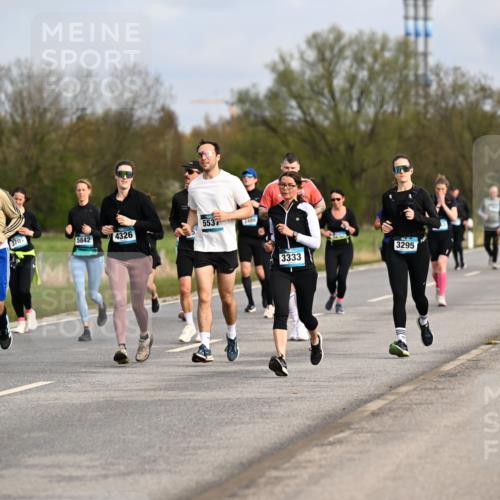 12.04.2026 - 45. Internationalen Wilhelmsburger Insellauf Dr. Thomas Lammeyer http://msf.ph/oto/9436059 12.04.2026 09:26:33 Laufen 4165, 2495, 370, 5842, 4326, 5537, 2486, 3333, 3295 meine-sportfotos.de