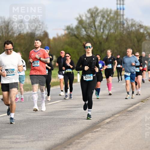 12.04.2026 - 45. Internationalen Wilhelmsburger Insellauf Dr. Thomas Lammeyer http://msf.ph/oto/9436071 12.04.2026 09:26:36 Laufen 3333, 5537, 2513, 2620, 3295, 633, 5816, 700 meine-sportfotos.de
