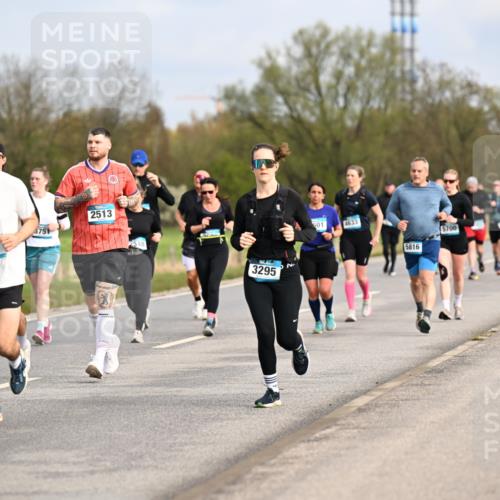 12.04.2026 - 45. Internationalen Wilhelmsburger Insellauf Dr. Thomas Lammeyer http://msf.ph/oto/9436073 12.04.2026 09:26:36 Laufen 5537, 3751, 2513, 3295, 601, 4633, 5816, 5700 meine-sportfotos.de
