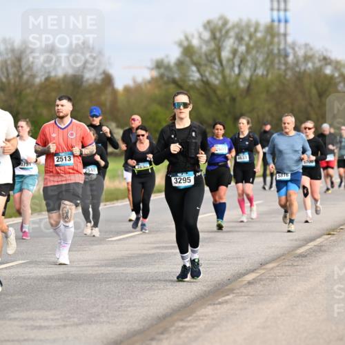12.04.2026 - 45. Internationalen Wilhelmsburger Insellauf Dr. Thomas Lammeyer http://msf.ph/oto/9436074 12.04.2026 09:26:37 Laufen 5537, 3751, 2513, 2548, 2620, 3295, 2601, 4633, 5700, 5815 meine-sportfotos.de