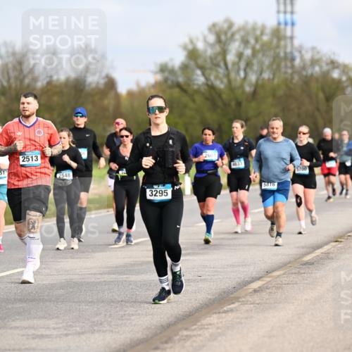 12.04.2026 - 45. Internationalen Wilhelmsburger Insellauf Dr. Thomas Lammeyer http://msf.ph/oto/9436078 12.04.2026 09:26:37 Laufen 5537, 3751, 2513, 2548, 3295, 2601, 5816, 700 meine-sportfotos.de